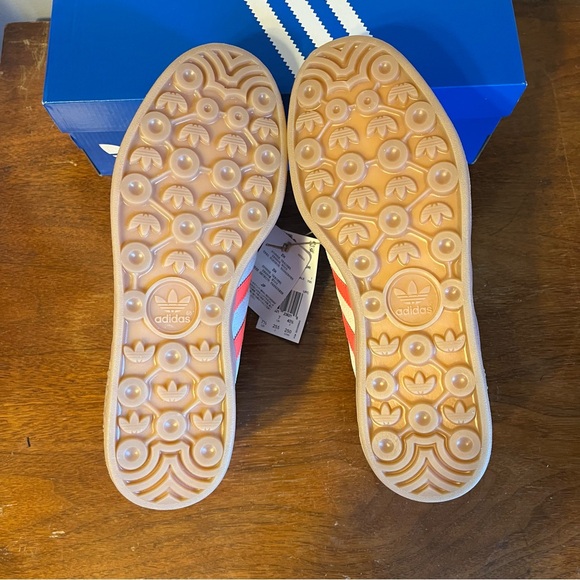 adidas Gazelle Women’s Sneakers in Cream with Pink Stripes - Picture 8 of 9